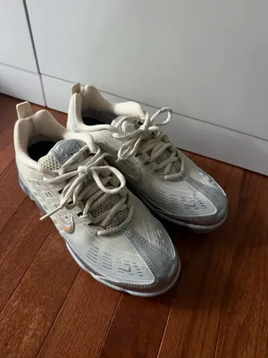 Nike Tennis Shoes thumbnail 2