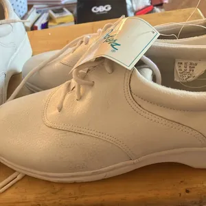 Classic White Leather ladies Shoes 8 brand new thumbnail 1