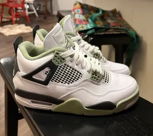 Jordan 4 thumbnail 1