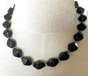 Black beaded necklace Black thumbnail 1