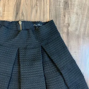 Honey punch‎ small black skirt thumbnail 2
