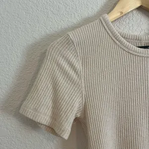Abercrombie and Fitch Cream Tan Slim Fit Ribbed Short Sleeve Tee Shirt Top thumbnail 2