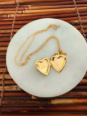 Gold Tone Heart 'Mom' Pendant Locket Necklace on Fine Chain 18” thumbnail 5