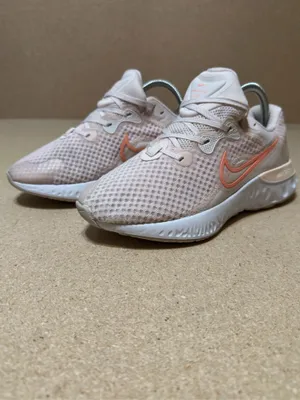 Nike Renew Run 2 Women’s 8.5 Pink White Running Shoes CU3505-603 thumbnail 2