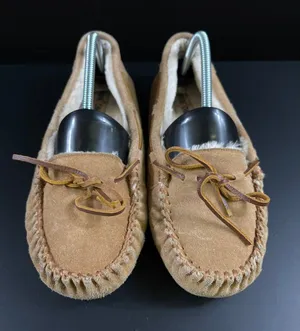 Minnetonka SKU 7672 Womens Moccasins Sheepskin Lined Slip On Shoes Size 10 thumbnail 1