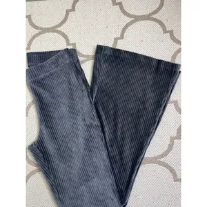 Aerie Groove-On Rib Velour Flare Pants Charcoal Gray Pull-On Size M 32” Inseam thumbnail 12
