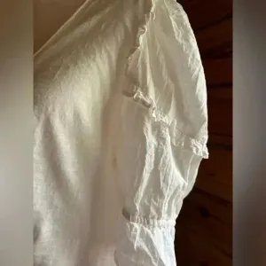 Anthropologie puff sleeved front gathered peasant white blouse size medium​ thumbnail 2