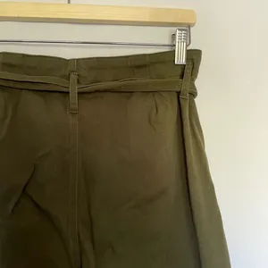 Lulus olive green paperbag pants women's size L trousers‎ pockets belted cotton thumbnail 4