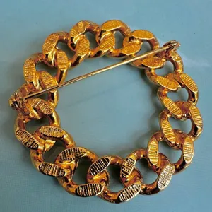 Vintage Gold-Tone Chain Link Circle Brooch thumbnail 4