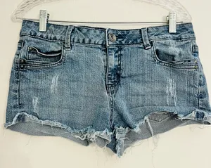 L.E.I. Junior Denim Distressed Ladies Jeans Shorts thumbnail 1