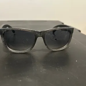Ray-Ban Classic Black Frame is in Fair Shape. Finishing is off. thumbnail 14