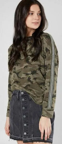 ✨ BOGO The Buckle Camo Crew Sweatshirt HW7179 thumbnail 2