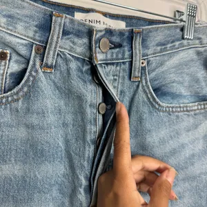 Aritzia Denim Forum The Joni High‎ Rise Loose Distressed Slouchy Size 29 x 29 thumbnail 5