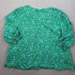 J.Jill Women's 2X Green Floral V-Neck Blouse Top Smocked Shoulder 3/4 Sleeve thumbnail 9
