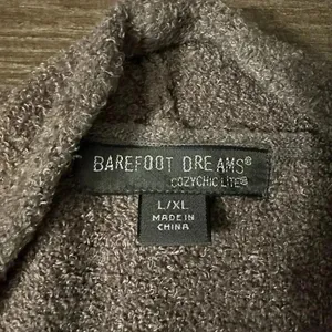Barefoot Dreams Size L/XL Bamboo Chic Lite Calypso Wrap in Brown thumbnail 5
