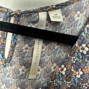 LC Lauren Conrad Blue Floral‎ Babydoll Tank Top Lace Trim Pintuck Size M thumbnail 3