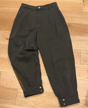 Zara green slouchy Cropped Pants with Gold running‎ down side 2 thumbnail 1
