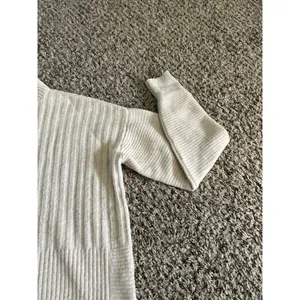 Time and Tru Women's Cream Pull Over Turtleneck Sweater Size Medium‎ thumbnail 4