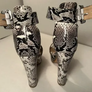 IDIFU Women's Size 9 Platform shoes Black/Silver/White 5" Heel thumbnail 2