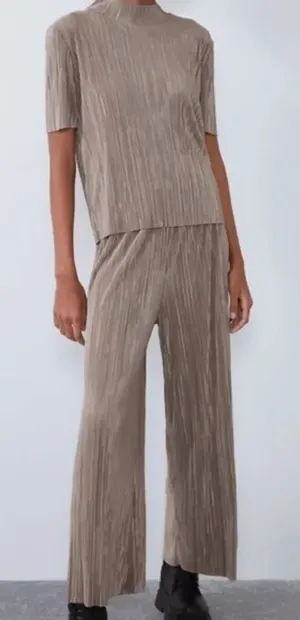 ✨ Zara Wide Leg Wrinkle Effect Pants✨ thumbnail 1