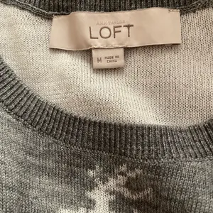 LOFT Charcoal Grey Women’s Knit with Deer Pattern Sz M thumbnail 2