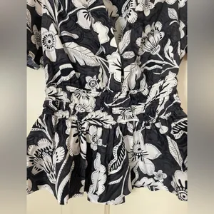 Anthropologie The Somerset FLATTERING Blouse Dark Floral Gray & Black, Size XXS thumbnail 4