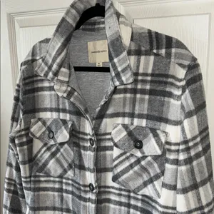 Thread & Supply Womens Gray Button Down‎ Plaid Shacket Size Med Flannel Fall thumbnail 5