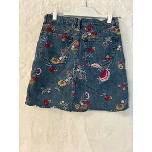Zara Floral Embroidered Denim Mini Skirt Womens Size S Blue Raw Hem Boho‎ A-Line thumbnail 7