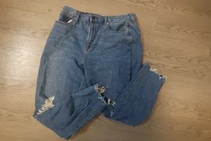 American Eagle Outfitters mom jean raw hem jeans denim in blue size 14. thumbnail 3