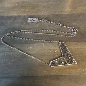 Jessica Simpson Gravel Chevron Necklace thumbnail 4