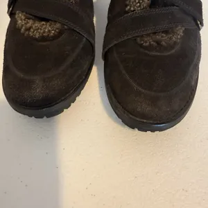 Stuart‎ Weitzman Women 6.5 Warm Booties Sneakers Brown Suede Sherpa Cabincore thumbnail 10