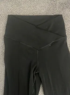 High waisted Crossover Flare Leggings thumbnail 4
