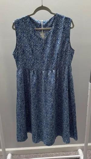 Emery Rose Blue Floral Sleeveless Midi Dress thumbnail 1