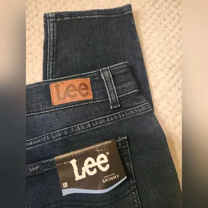 NWT Women's Lee® Legendary Mid-Rise Skinny Jeans Size 18 P thumbnail 6
