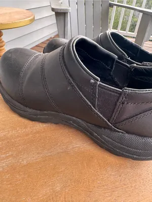 L.L.Bean Women’s 7.5 Wide Black Leather Slip On Comfort Shoes thumbnail 10