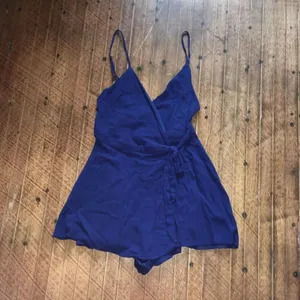Lulu’s navy blue v-neck skirted S romper thumbnail 3