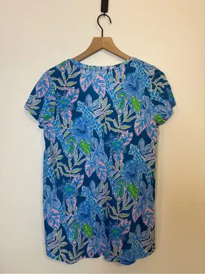 Lilly Pulitzer Etta V-neck T-shirt in Macaw Blue thumbnail 3