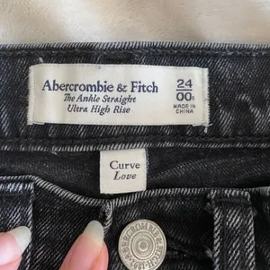 Abercrombie Ankle Straight Ultra High Rise Black Jeans thumbnail 6