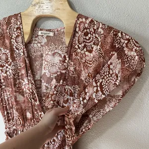 Rip Curl Dress Size Small Brown Ivory Floral Short Sleeve Wrap V-Neck Maxi‎ Boho thumbnail 3