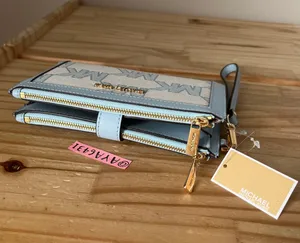 Michael Kors Wallet thumbnail 4