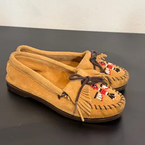 Minnetonka Thunderbird Suede Moccasins Womens 7.5 Beaded Fringe Loafers Flats thumbnail 9