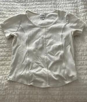 White t shirt thumbnail 1