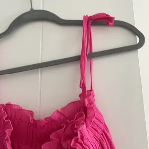 Gorgeous talulah maxi dress in hot pink gauze in excellent cond thumbnail 4