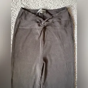 White Fox straight leg leggings, black XS with twist waist thumbnail 2