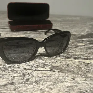 Vera Wang Black Sunglasses thumbnail 7