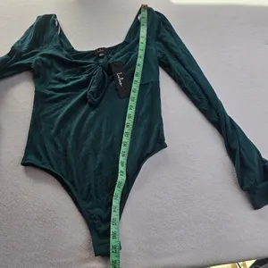 Lulus NWT 39R Forest Green Sweetheart Tie Front Long Bishop Sleeve‎ Bodysuit M thumbnail 8