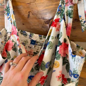 Old Navy Cropped Fitted Floral Tank Top size XL thumbnail 3