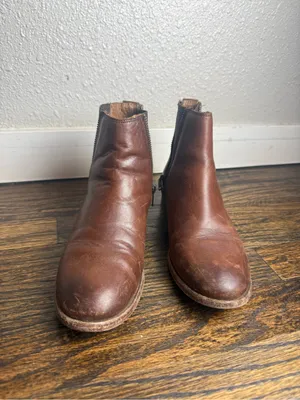 Frye Carly Zip Chelsea‎ Boots Women’s Brown Leather Ankle Booties Size 6.B thumbnail 2