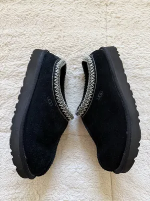 UGG Black Suede Moccasin Slippers Size 8 Silver Braid Cozy Shearling Lined Mules thumbnail 3