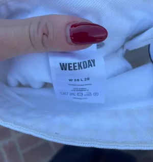 Weekday voyage mid rise straight leg denim / they fit like a 27 thumbnail 4